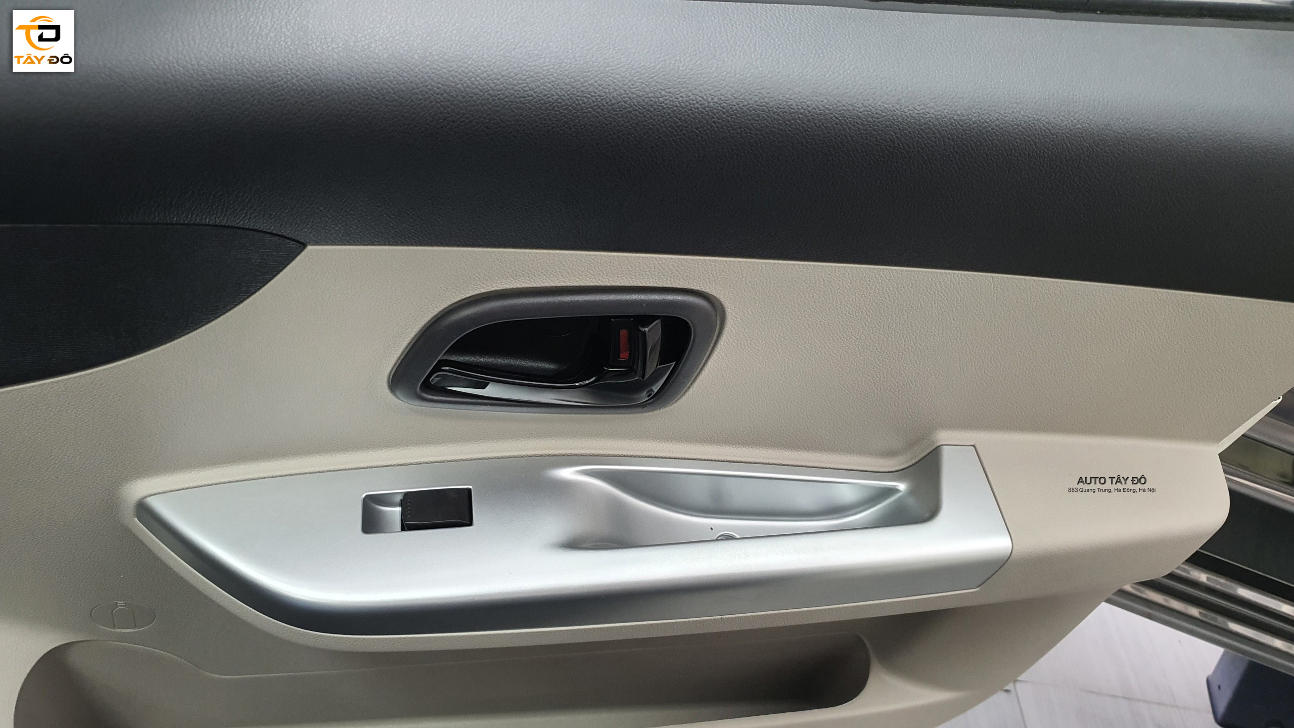Cửa kính điện tiện lợi được trang bị trên xe Tera 100 (2)
