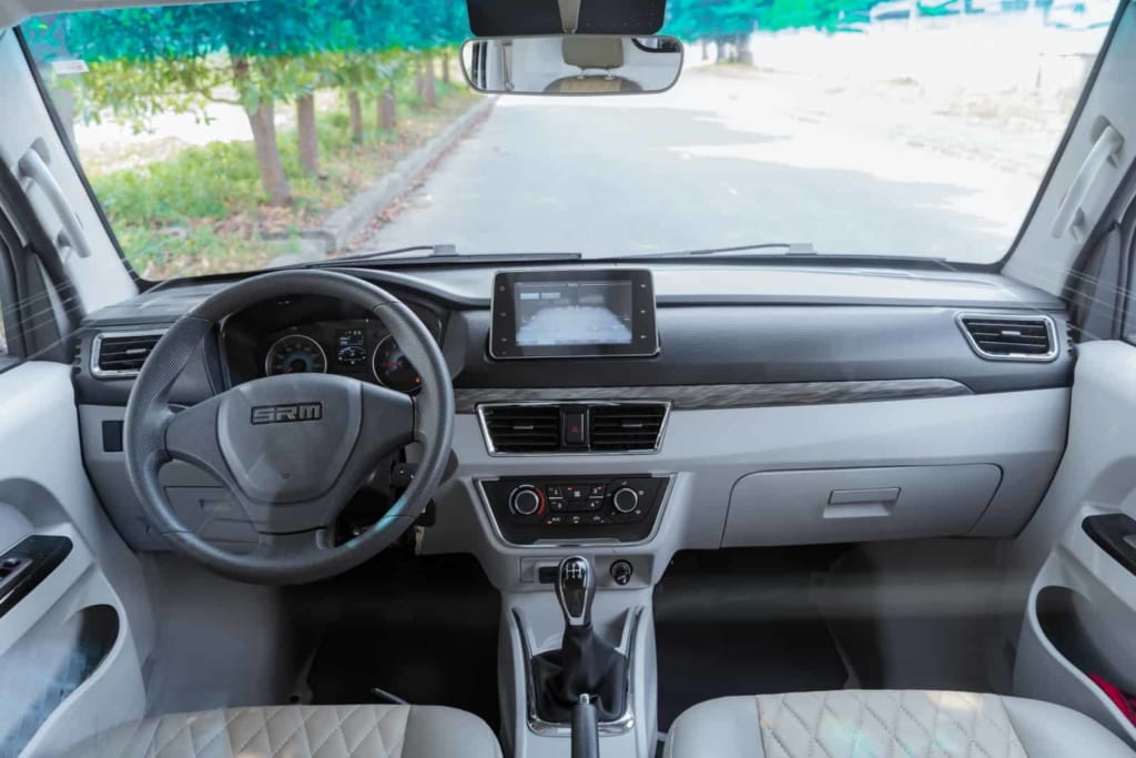 nội thất của xe tải van SRM 868