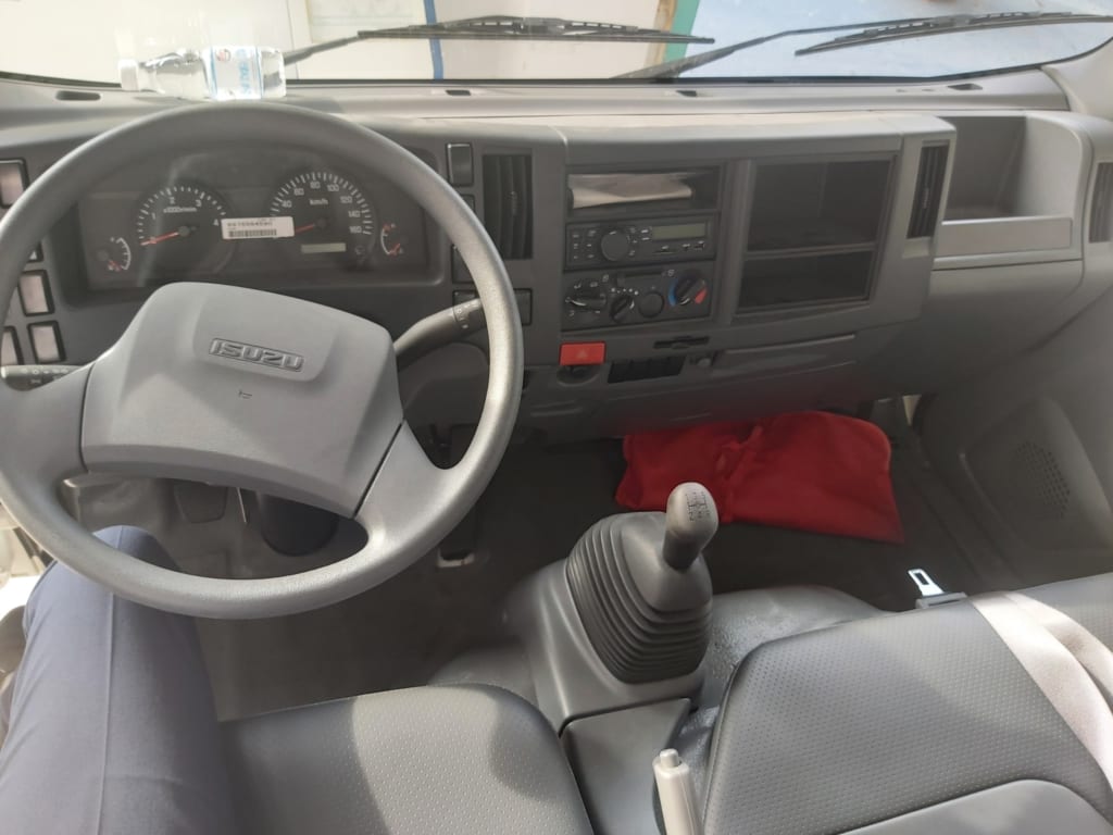 nội thất cabin xe isuzu qkr 210