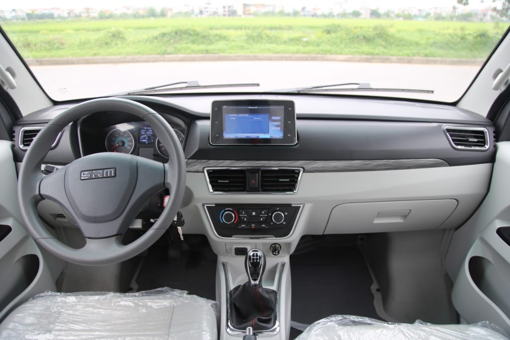 Nội thất trang bị trên xe van SRM 868 5 chỗ