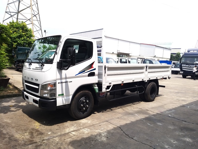 Xe tải Fuso 2.5 tấn Fuso Canter 4.99 thùng lửng