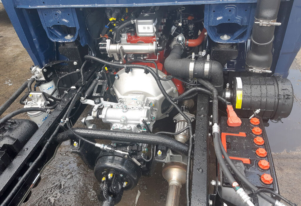 Xe tải Jac 1T25 được trang bị động cơ Isuzu 4A1-68C43
