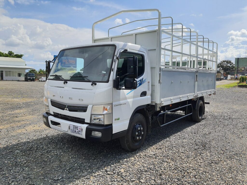 Mitsubishi Fuso Canter TF7.5 thùng bạt
