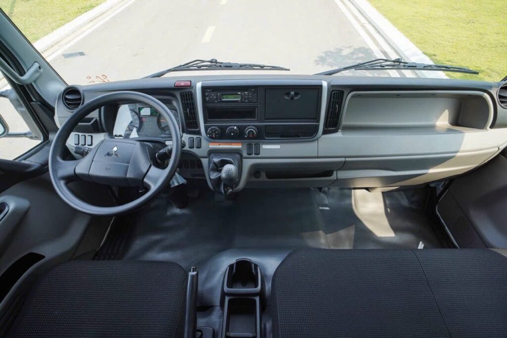 nội thất Xe tải Fuso Canter TF7.5