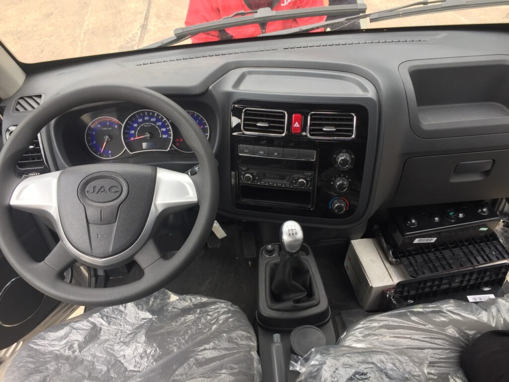Nội thất khoang cabin của xe tải Jac X125
