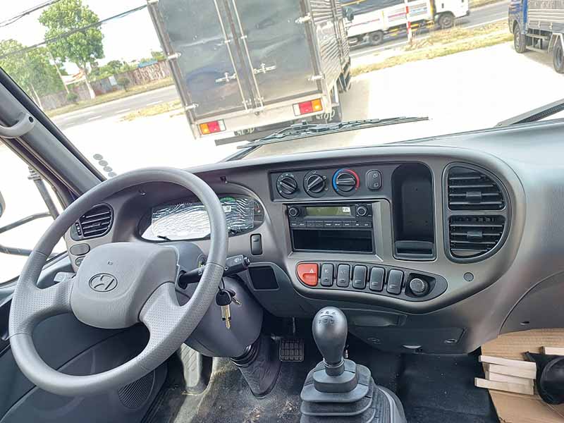 Nội thất của Hyundai Mighty W750L được thiết kế hiện đại